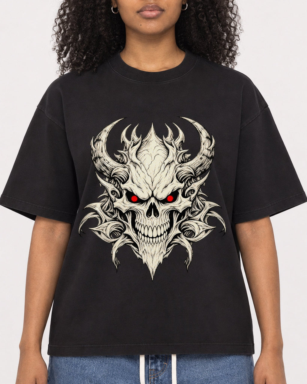 Mockup Boxy Heavyweight Tee Black female close-up 05