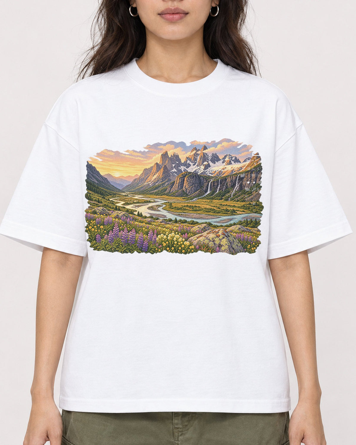 Mockup Boxy Heavyweight Tee White female close-up 02