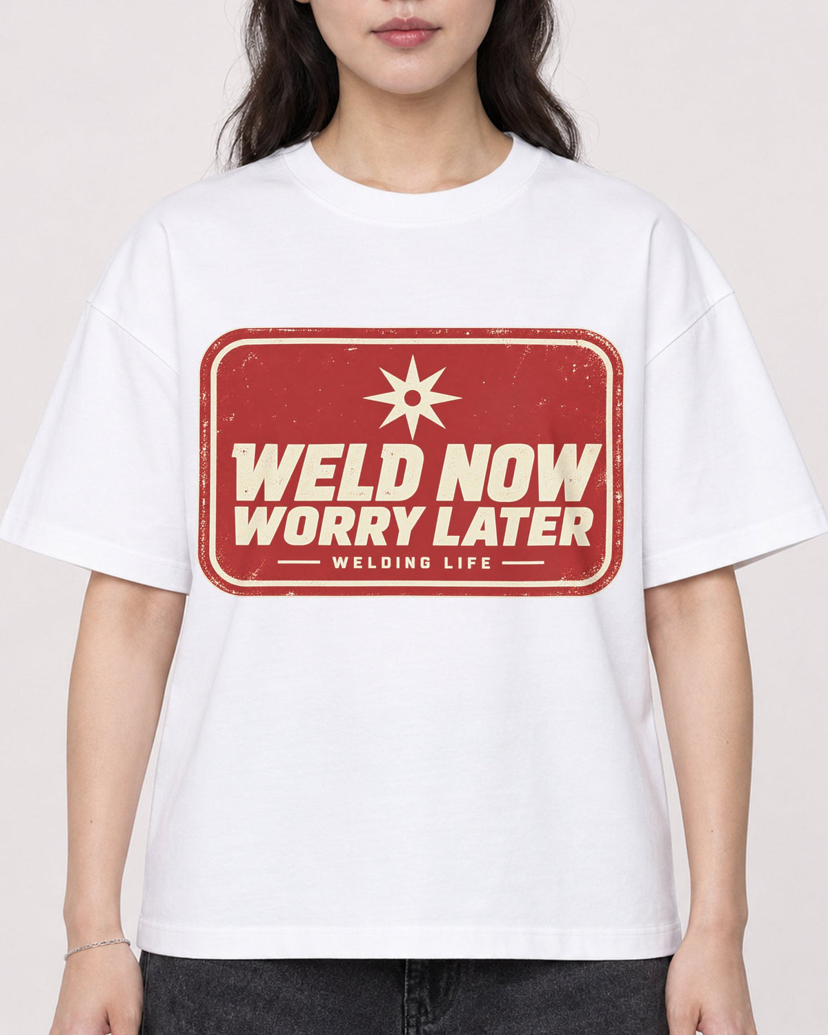 Mockup Boxy Heavyweight Tee White female close-up 03