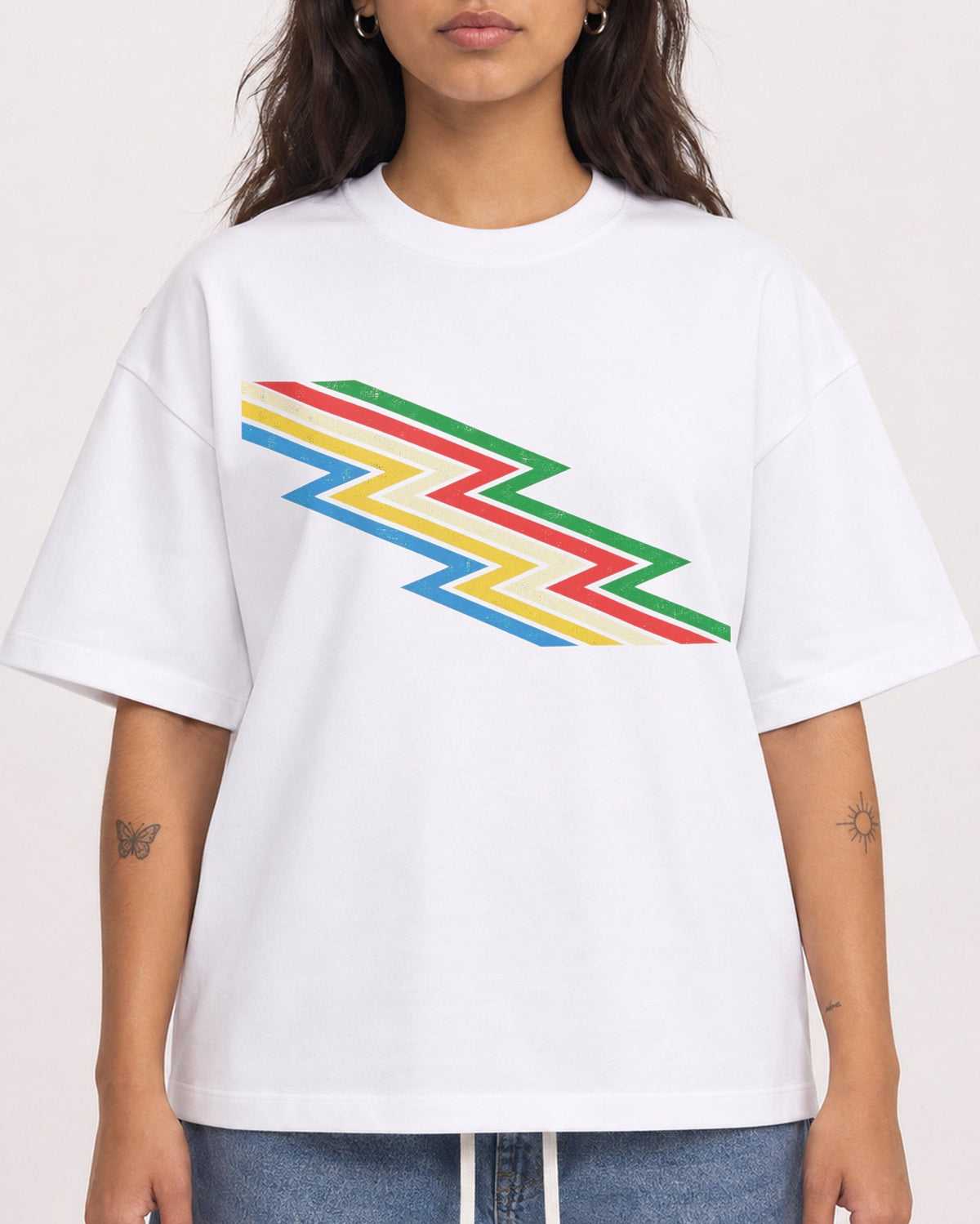 Mockup Boxy Heavyweight Tee White female close-up 06
