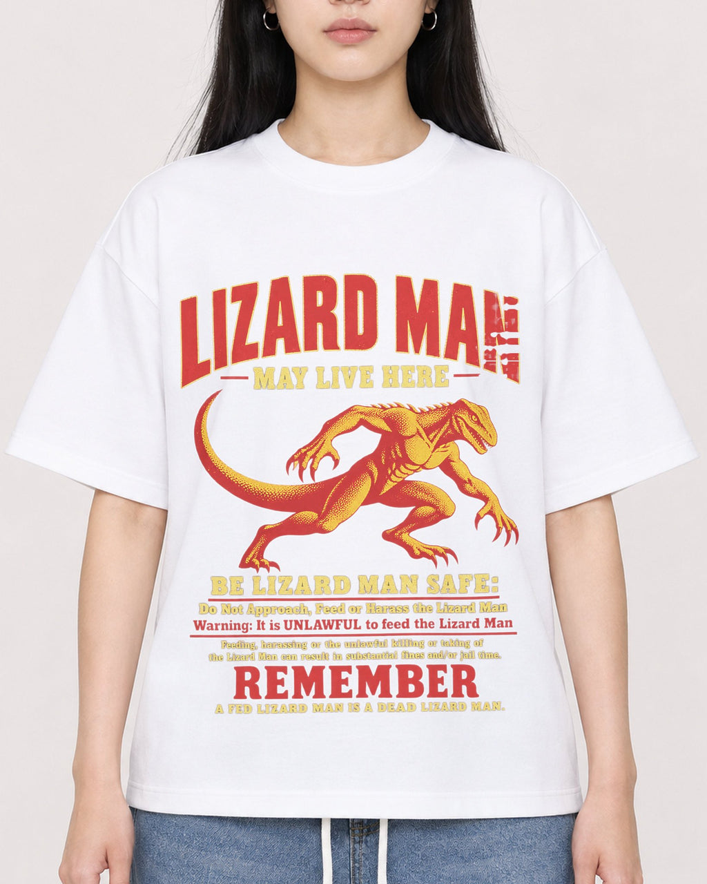 Mockup Boxy Heavyweight Tee White female close-up 01