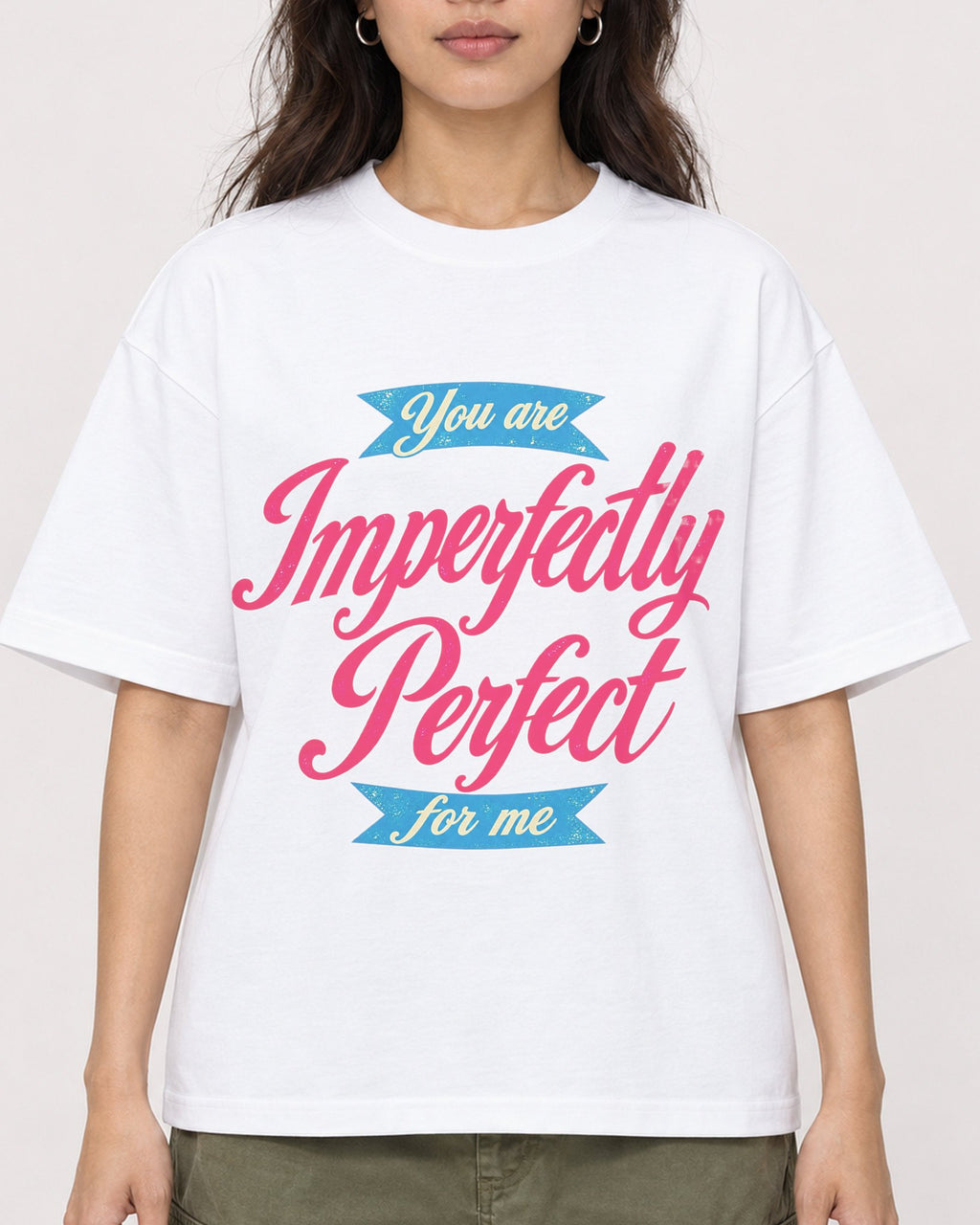 Mockup Boxy Heavyweight Tee White female close-up 02
