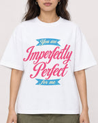 Mockup Boxy Heavyweight Tee White female close-up 02