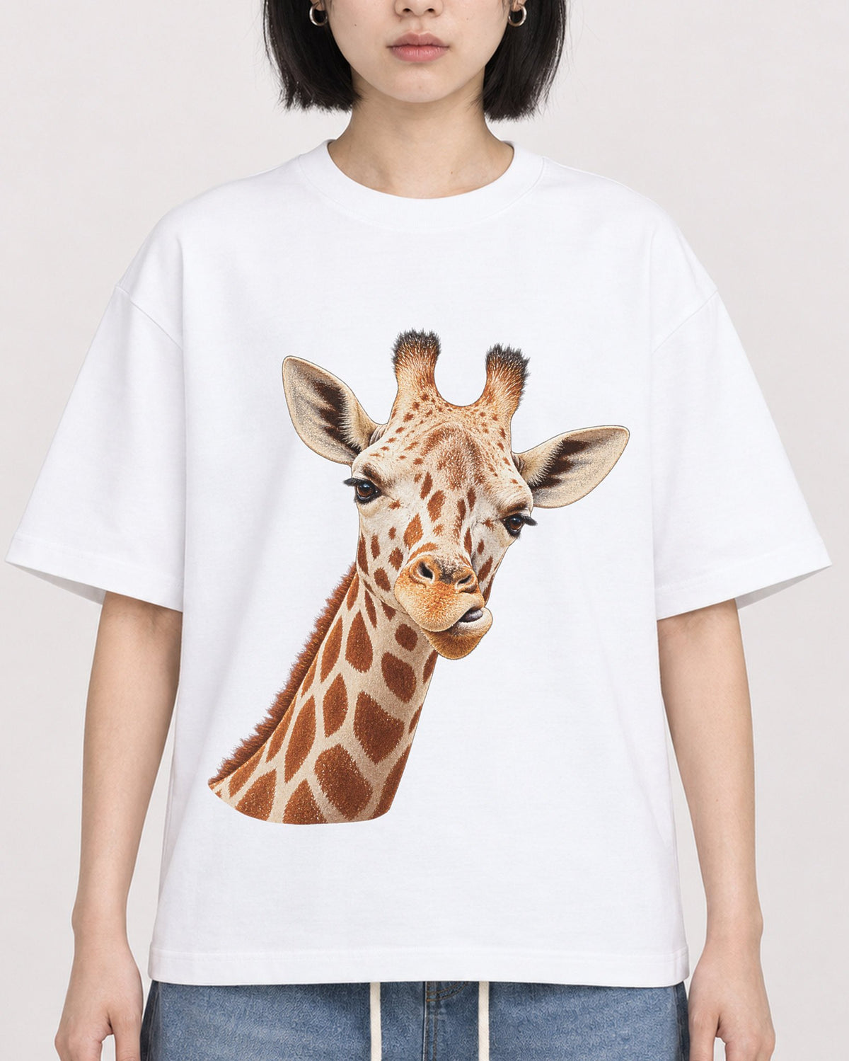 Mockup Boxy Heavyweight Tee White female close-up 11
