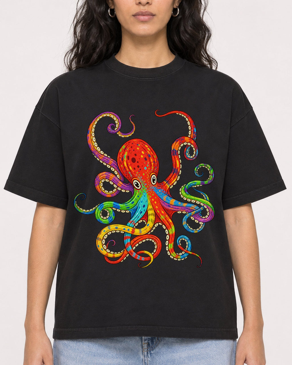 Mockup Boxy Heavyweight Tee Black female close-up 07