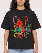 Mockup Boxy Heavyweight Tee Black female close-up 07