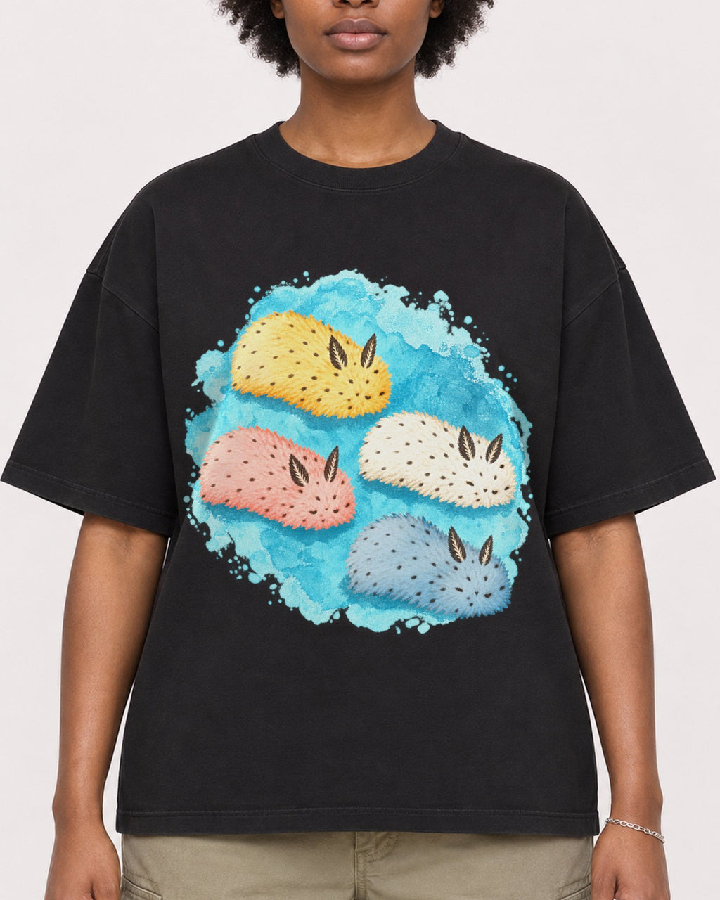 Mockup Boxy Heavyweight Tee Black female close-up 14
