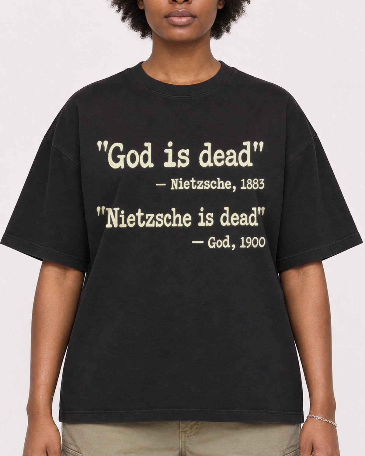 Mockup Boxy Heavyweight Tee Black female close-up 14