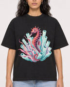 Mockup Boxy Heavyweight Tee Black female close-up 07