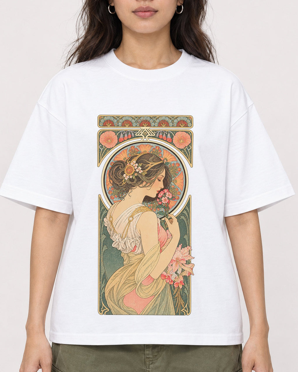 Mockup Boxy Heavyweight Tee White female close-up 02