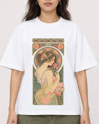 Mockup Boxy Heavyweight Tee White female close-up 02