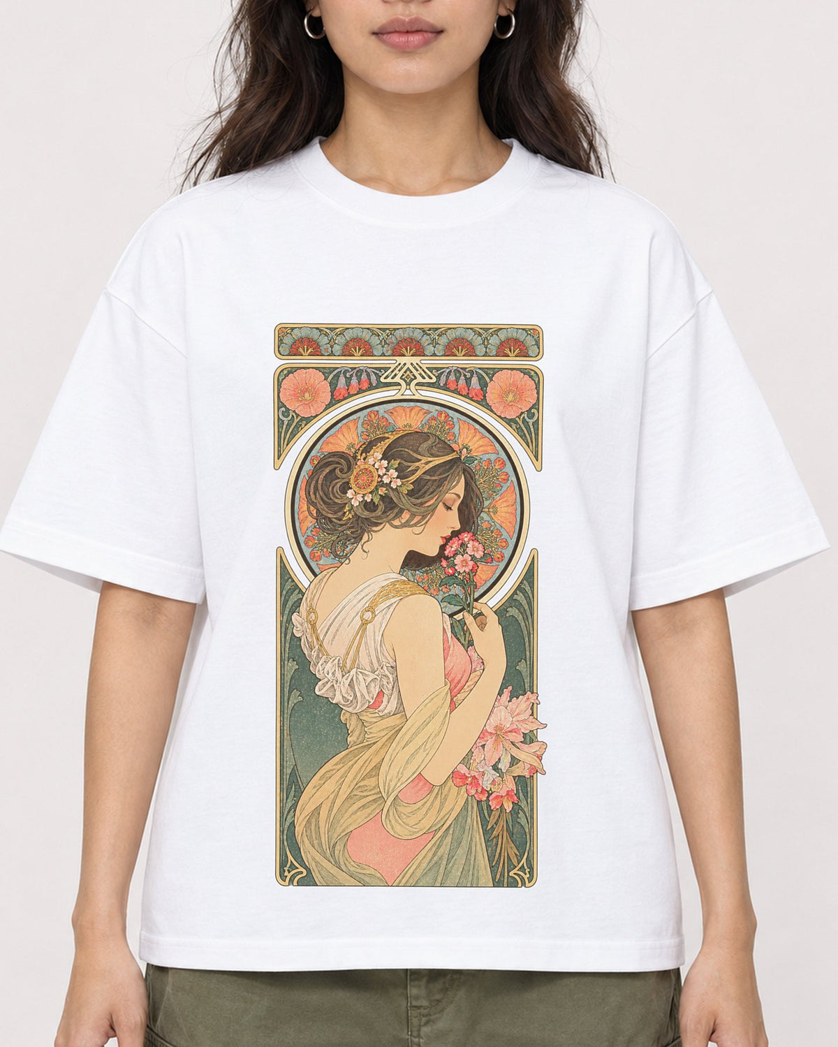 Mockup Boxy Heavyweight Tee White female close-up 02