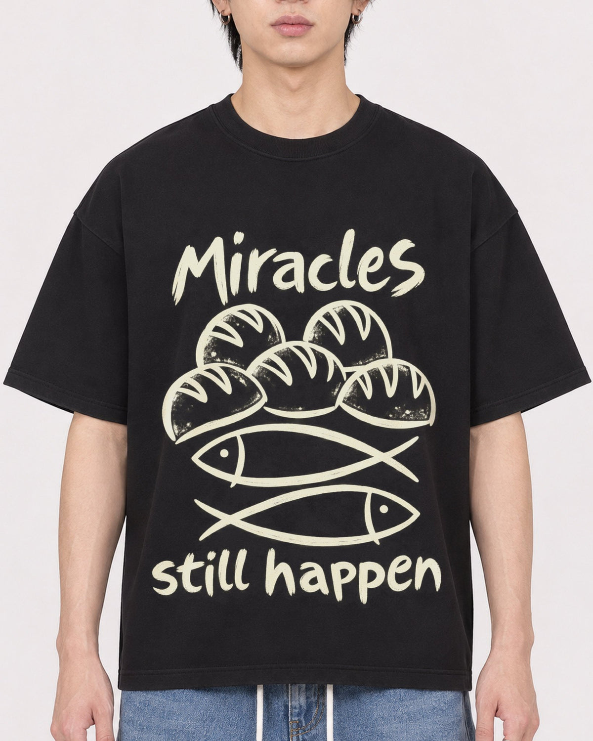 Mockup Boxy Heavyweight Tee Black male close-up 11