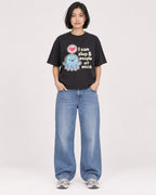 Mockup Boxy Heavyweight Tee Black female full-body 32