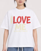 Mockup Boxy Heavyweight Tee White female close-up 21