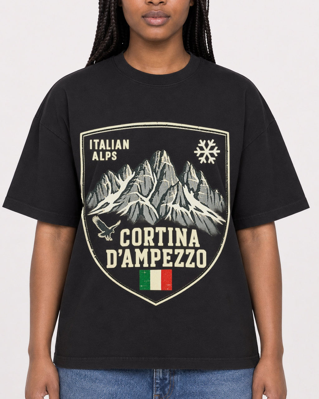 Mockup Boxy Heavyweight Tee Black female close-up 04