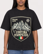 Mockup Boxy Heavyweight Tee Black female close-up 04