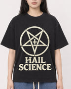 Mockup Boxy Heavyweight Tee Black female close-up 01