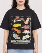 Mockup Boxy Heavyweight Tee Black female close-up 03