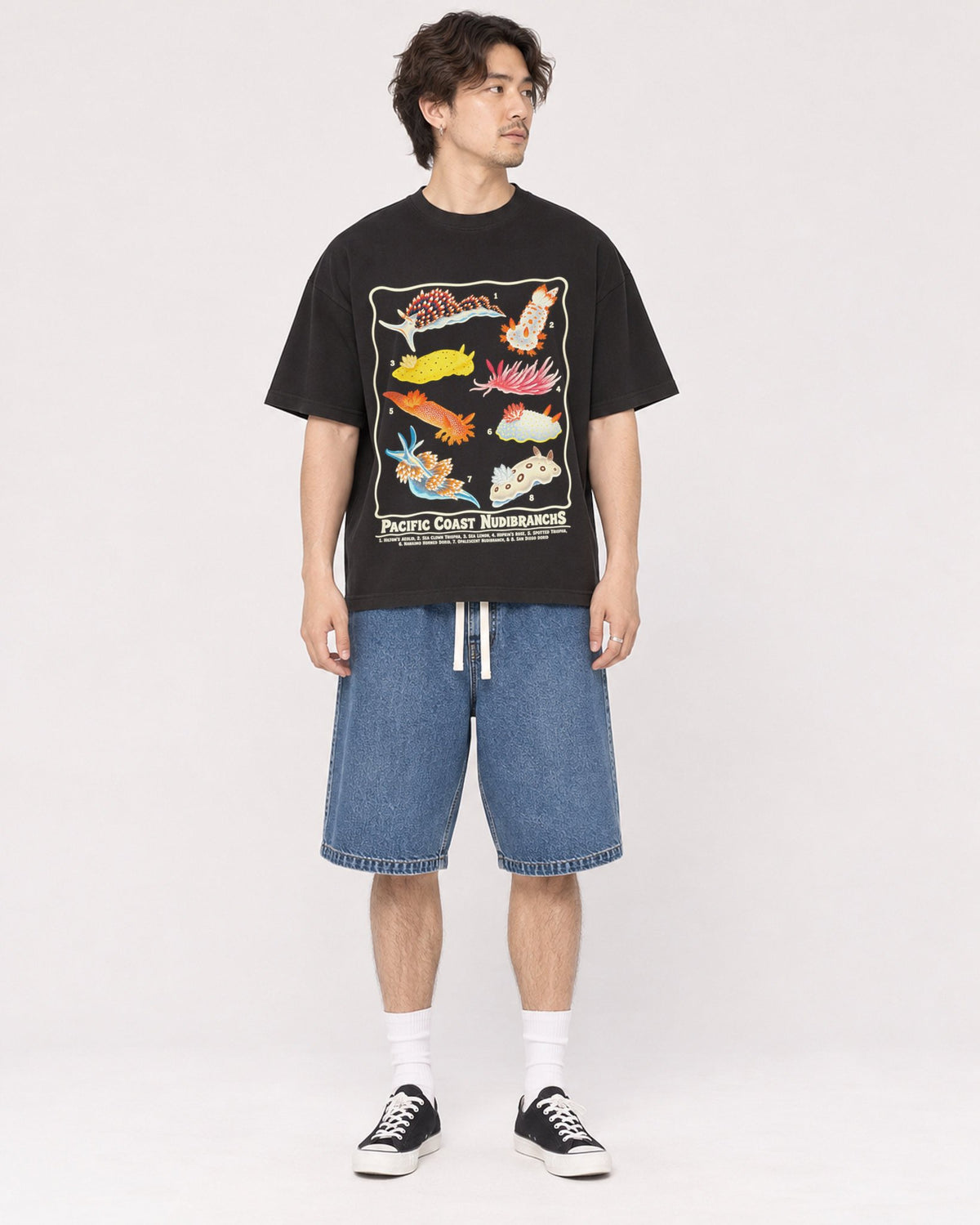 Mockup Boxy Heavyweight Tee Black male full-body 03