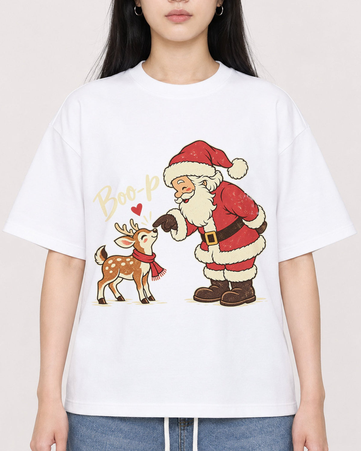 Mockup Boxy Heavyweight Tee White female close-up 01