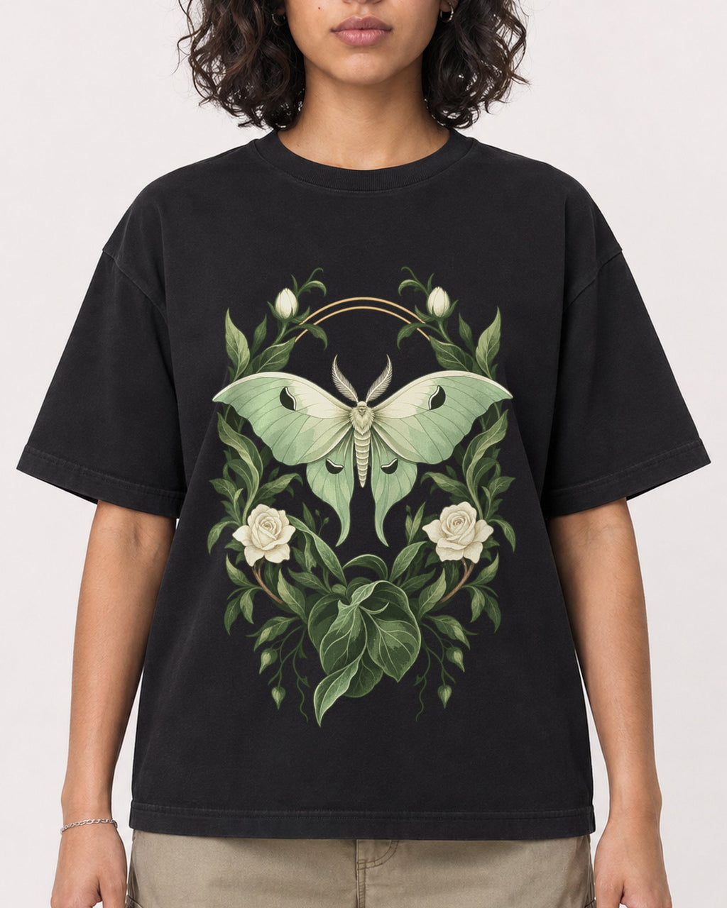 Mockup Boxy Heavyweight Tee Black female close-up 26