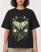 Mockup Boxy Heavyweight Tee Black female close-up 26