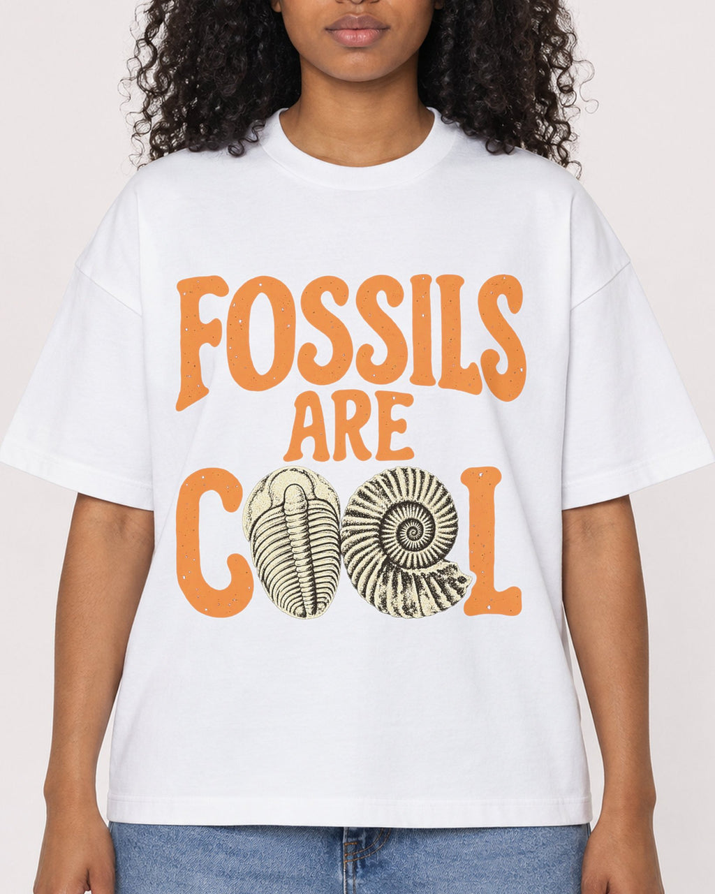 Mockup Boxy Heavyweight Tee White female close-up 05