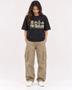 Mockup Boxy Heavyweight Tee Black female full-body 02