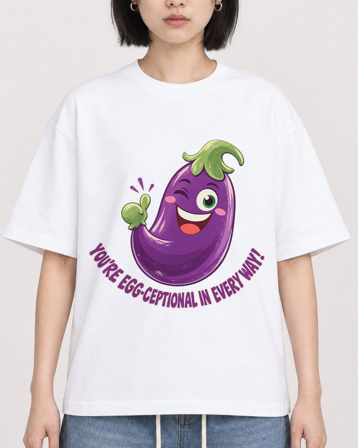 Mockup Boxy Heavyweight Tee White female close-up 11