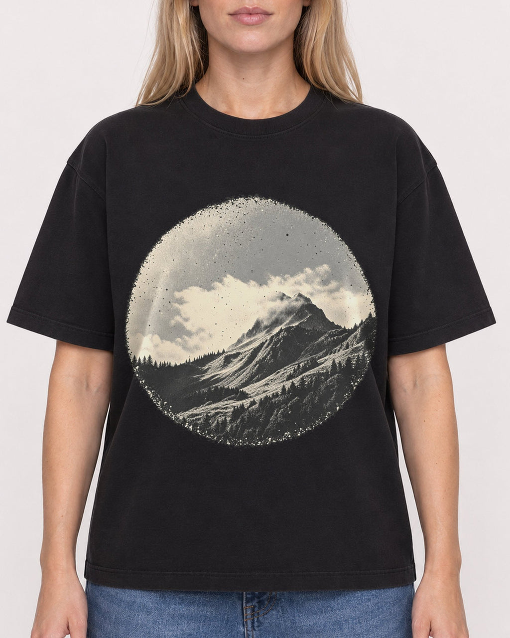 Mockup Boxy Heavyweight Tee Black female close-up 08