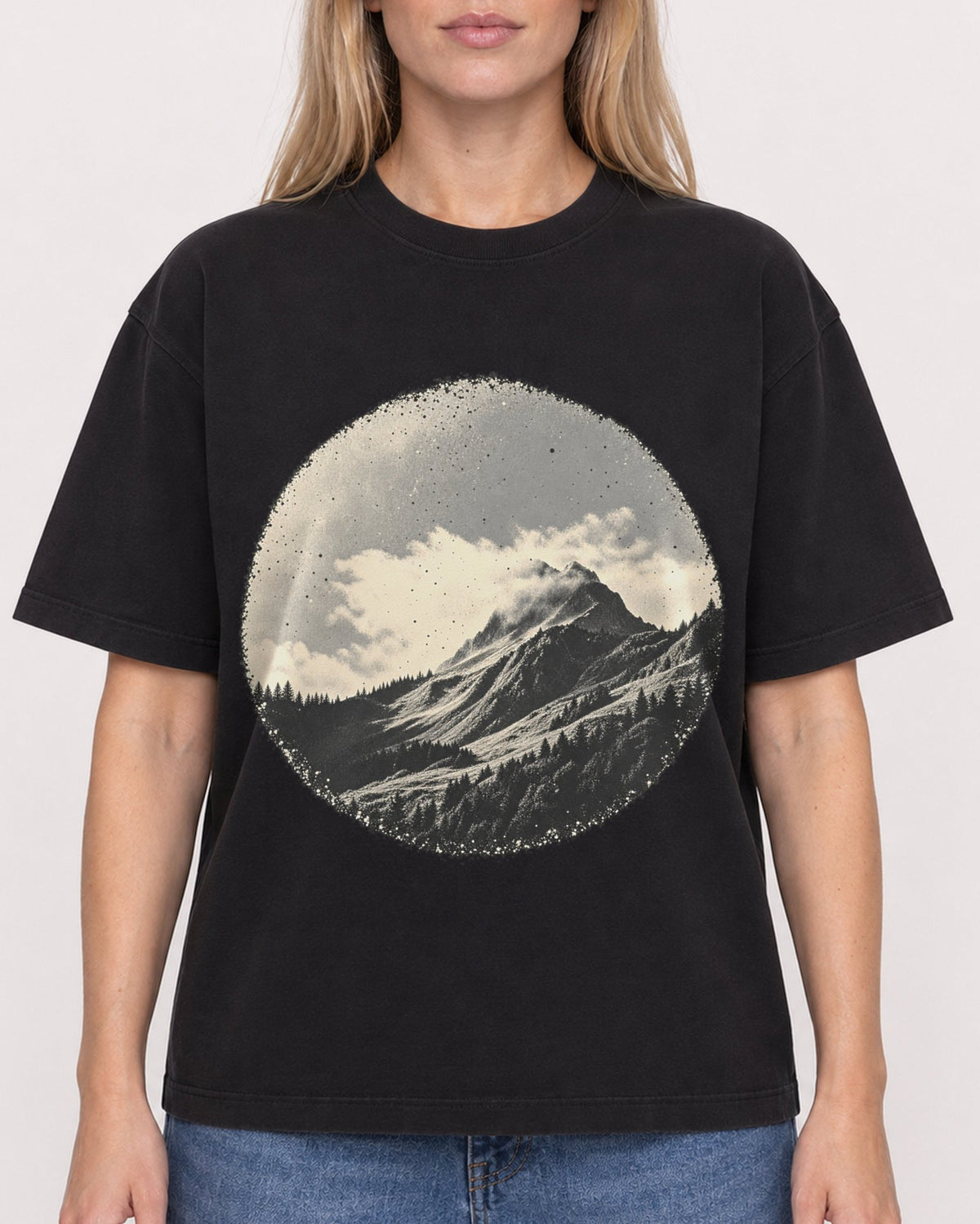 Mockup Boxy Heavyweight Tee Black female close-up 08