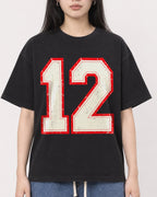 Mockup Boxy Heavyweight Tee Black female close-up 01
