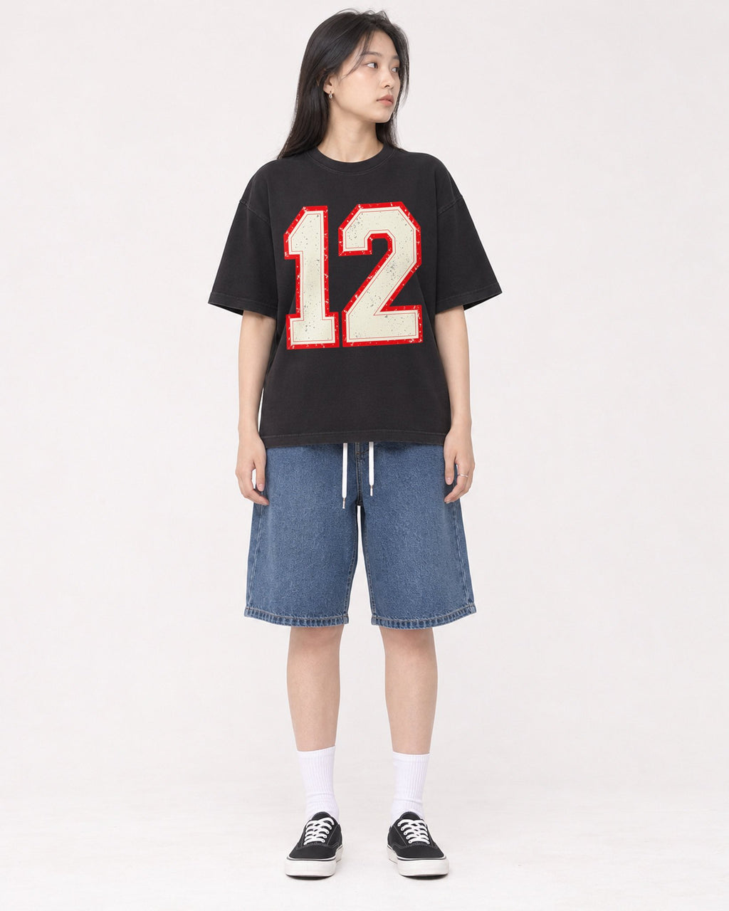 Mockup Boxy Heavyweight Tee Black female full-body 01