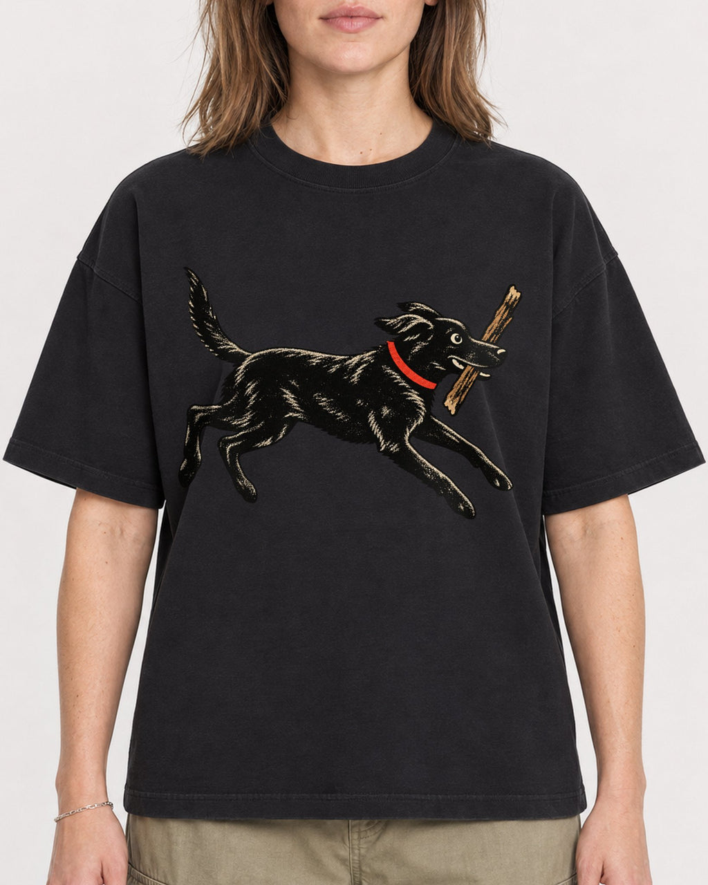 Mockup Boxy Heavyweight Tee Black female close-up 38