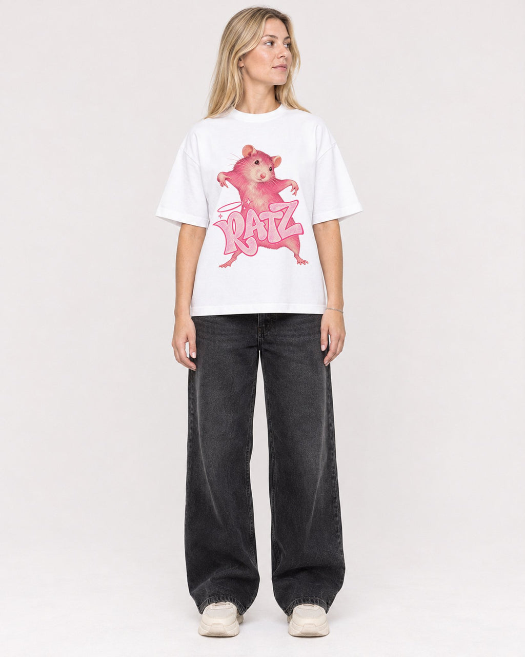 Mockup Boxy Heavyweight Tee White female full-body 08