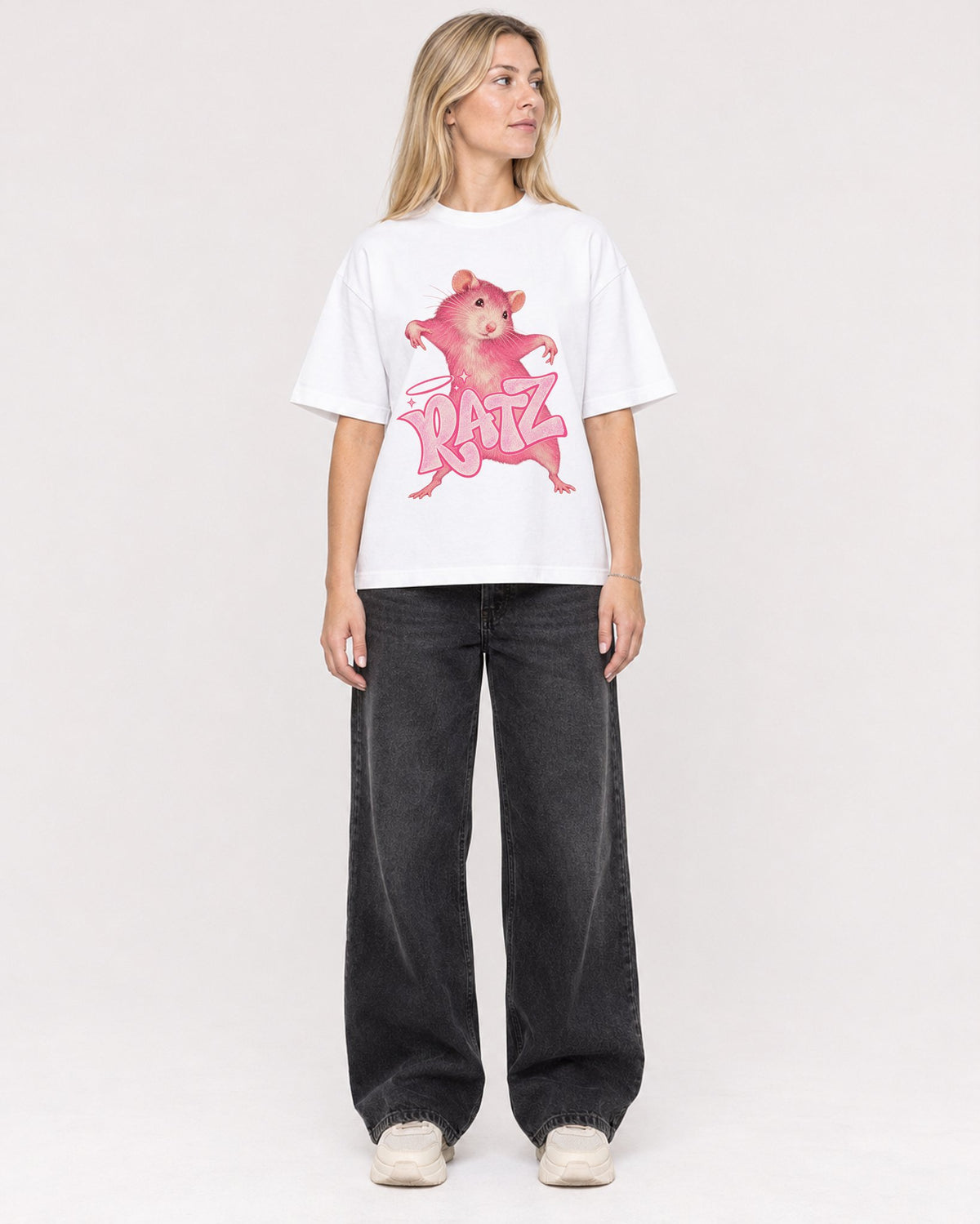 Mockup Boxy Heavyweight Tee White female full-body 08