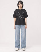 Mockup Boxy Heavyweight Tee Black female full-body 11