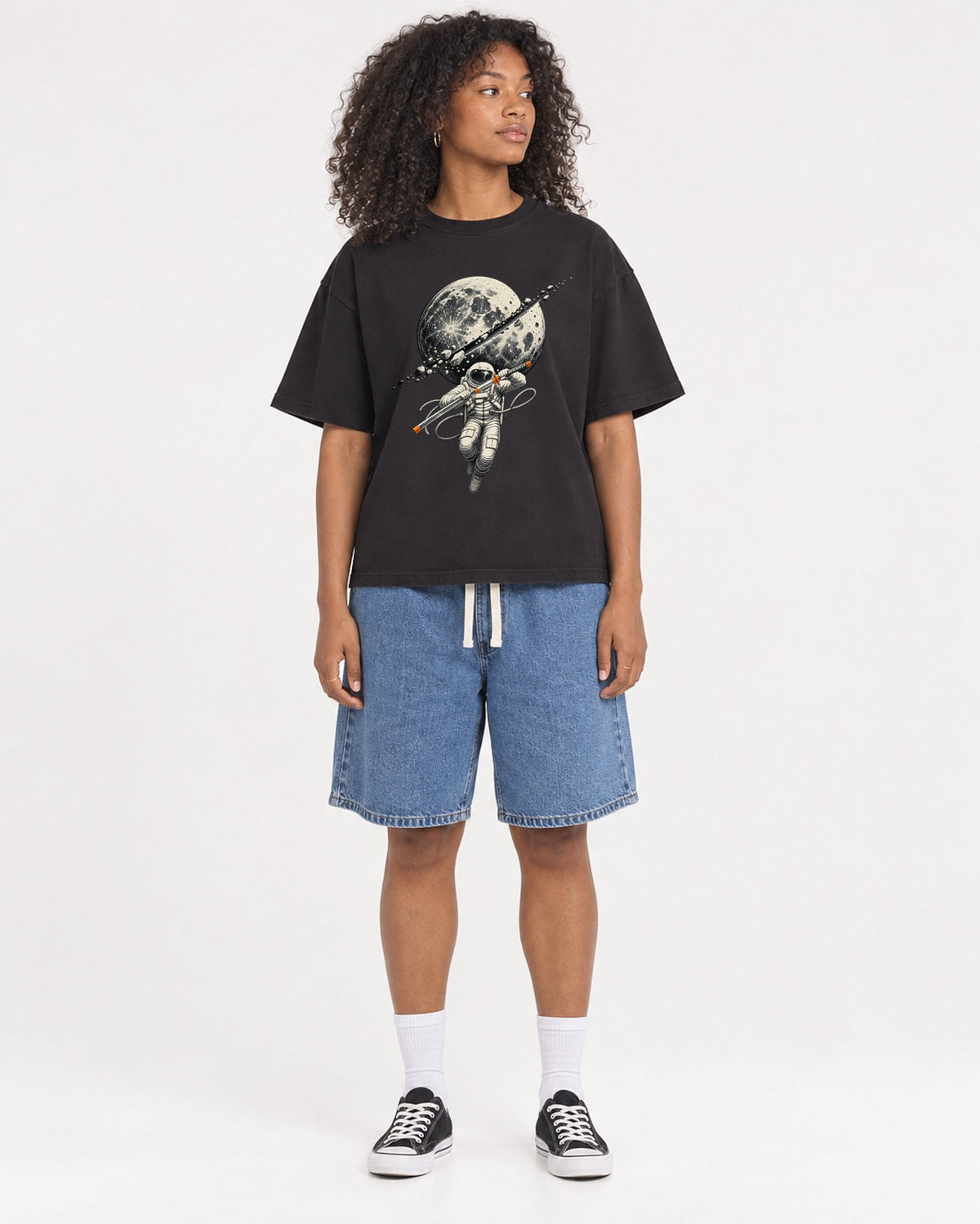 Mockup Boxy Heavyweight Tee Black female full-body 05