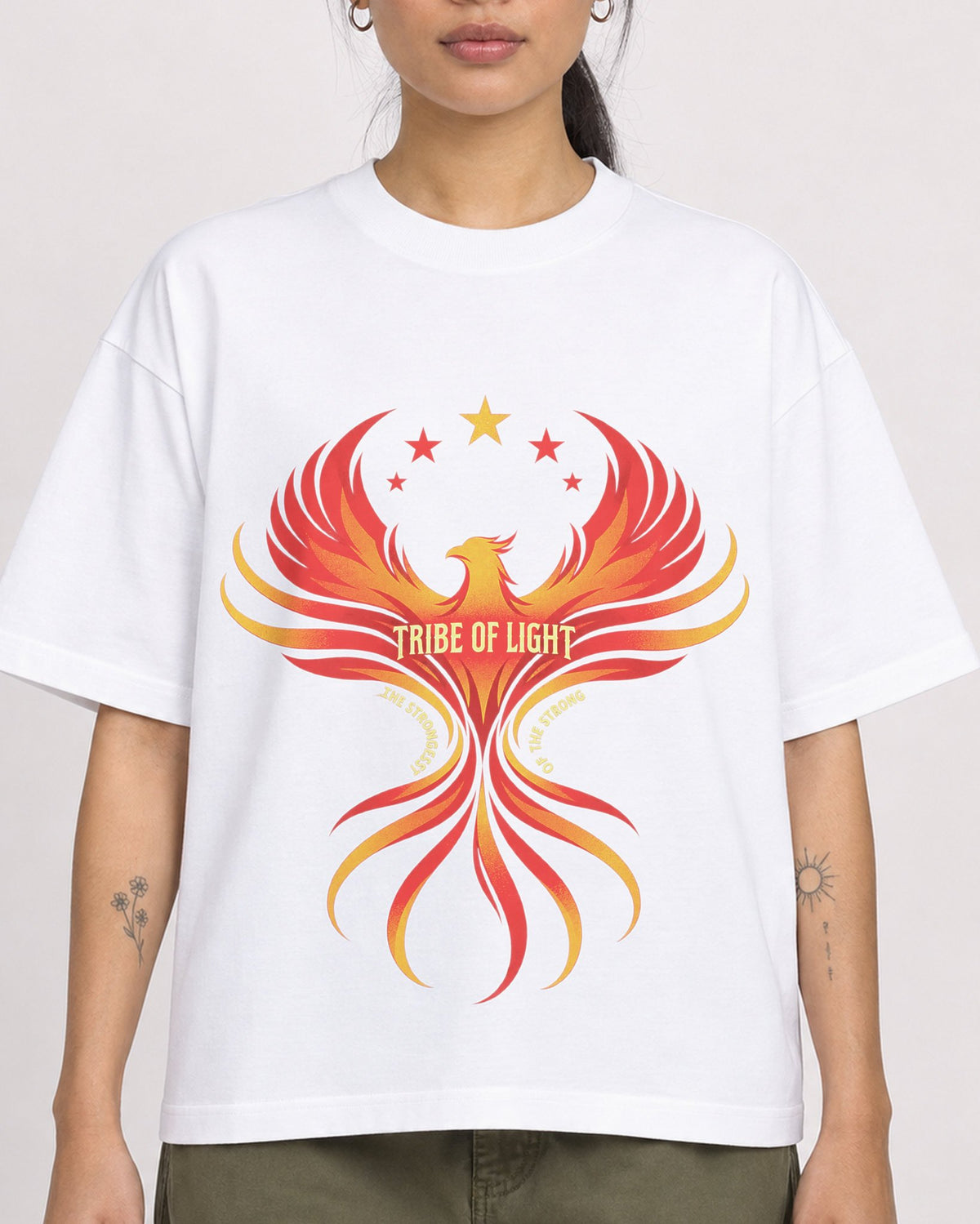 Mockup Boxy Heavyweight Tee White female close-up 42