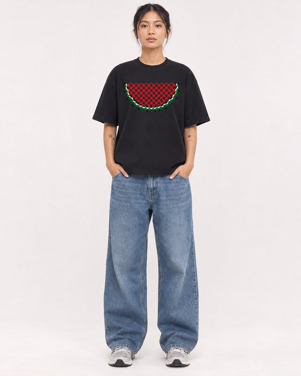 Mockup Boxy Heavyweight Tee Black female full-body 12