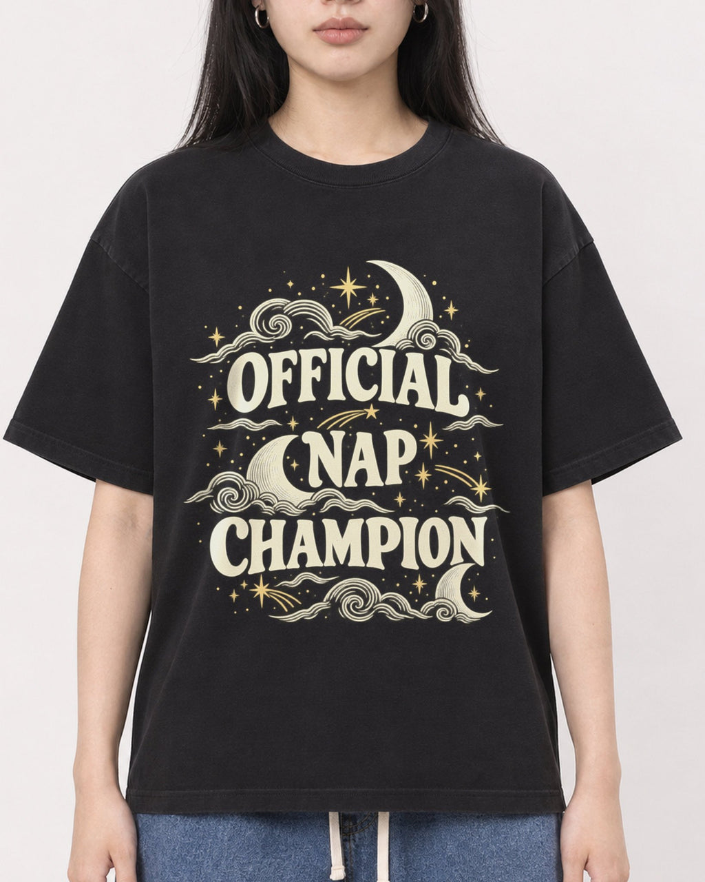 Mockup Boxy Heavyweight Tee Black female close-up 01