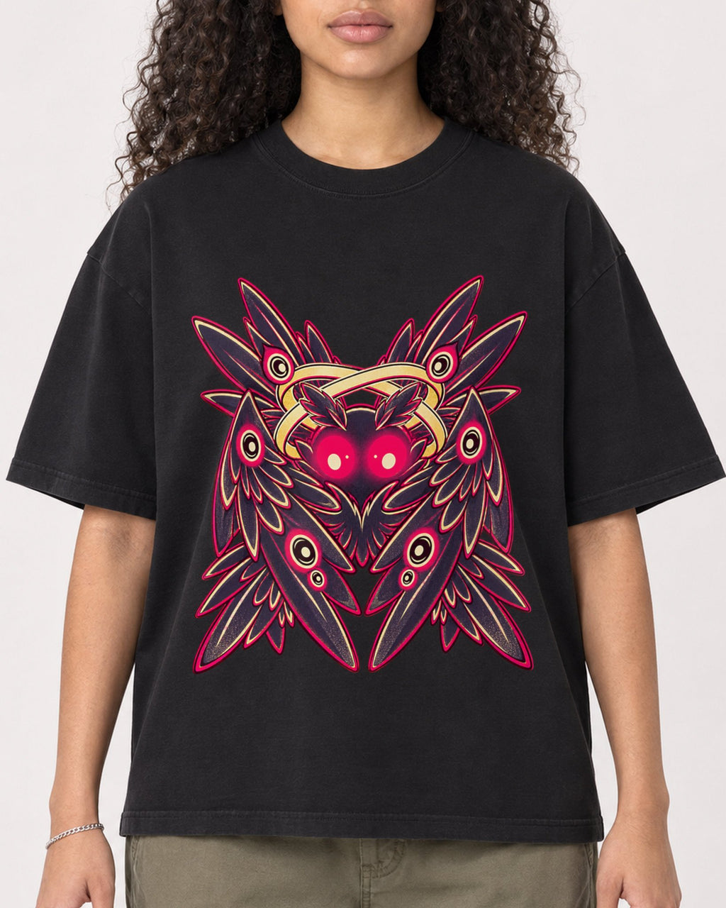 Mockup Boxy Heavyweight Tee Black female close-up 10