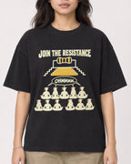Mockup Boxy Heavyweight Tee Black female close-up 02