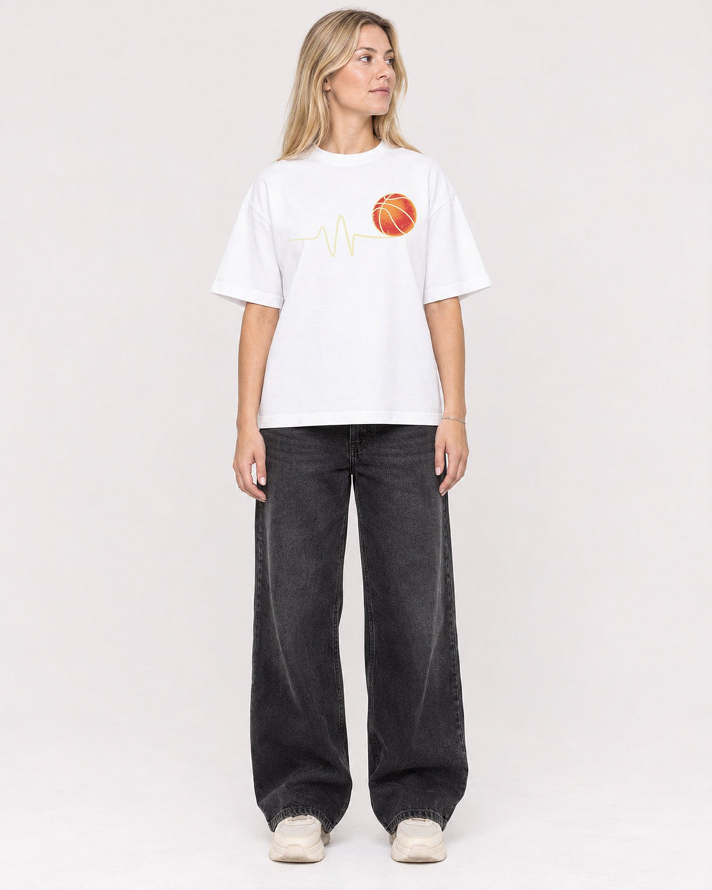 Mockup Boxy Heavyweight Tee White female full-body 08