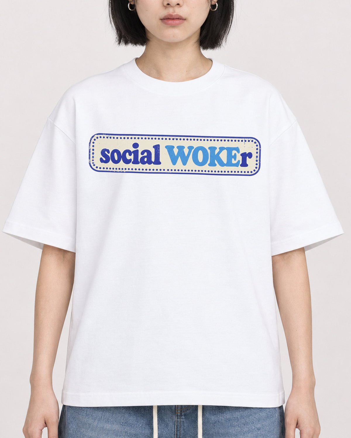 Mockup Boxy Heavyweight Tee White female close-up 11