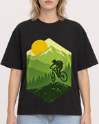 Mockup Boxy Heavyweight Tee Black female close-up 19