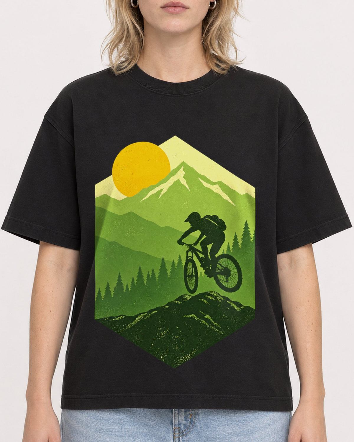 Mockup Boxy Heavyweight Tee Black female close-up 19