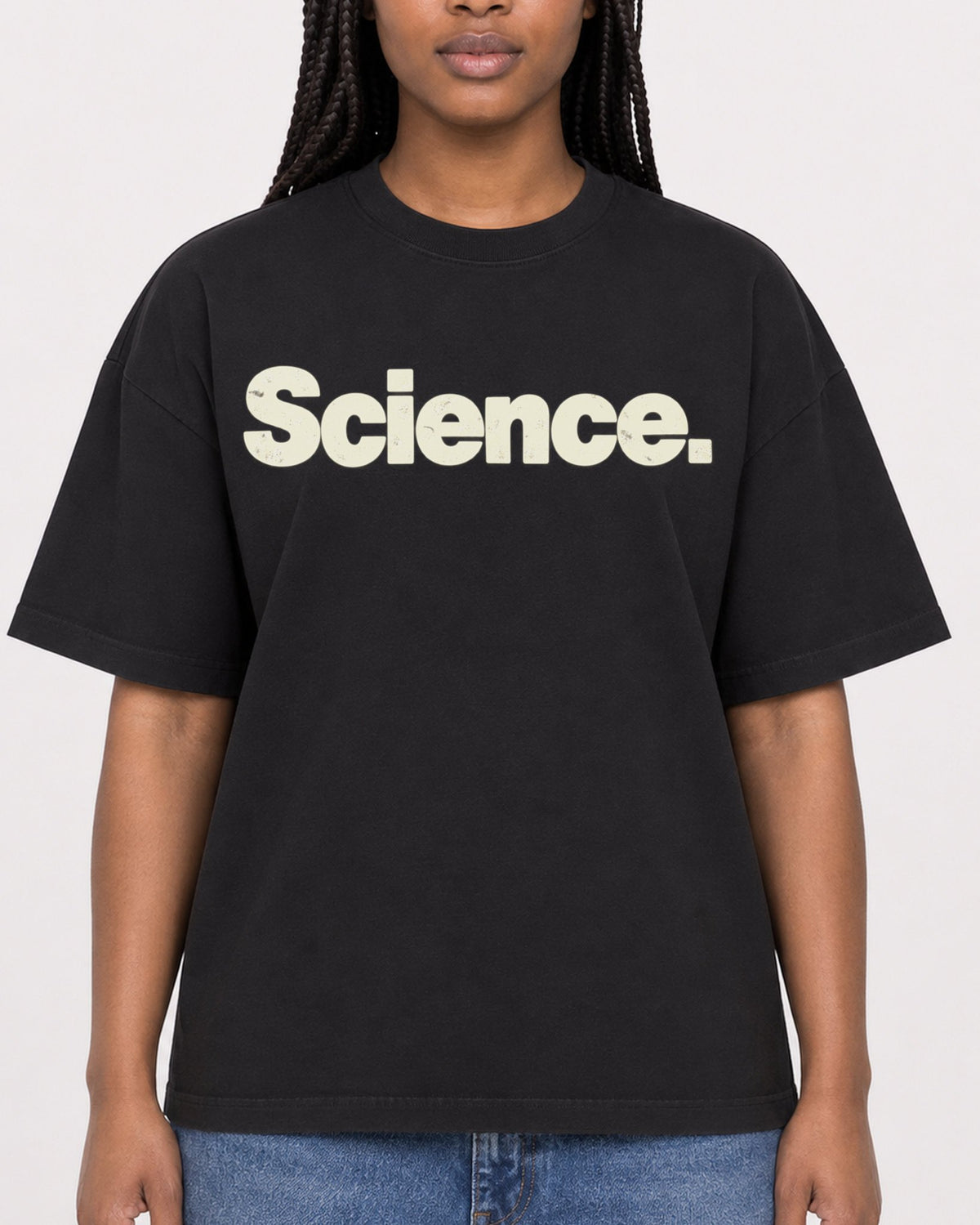 Mockup Boxy Heavyweight Tee Black female close-up 04