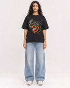 Mockup Boxy Heavyweight Tee Black female full-body 07